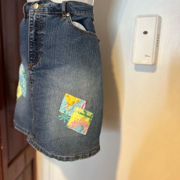 Lilly Pulitzer Denim Skirt Embroidered Patches logo jean dress bottoms cute rare - Picture 7 of 8